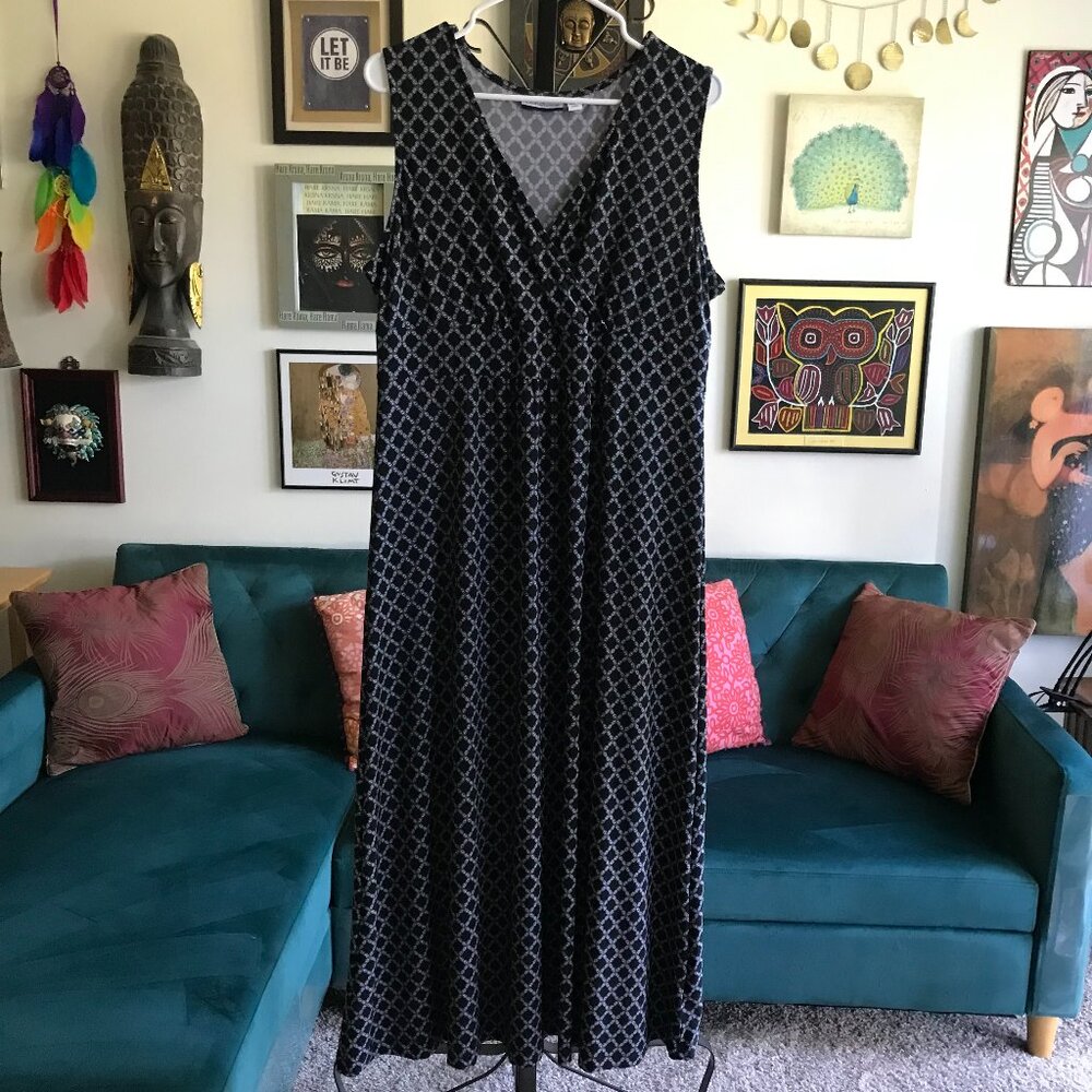 CROFT & BARROW size L Black & White Geometric Print Stretch Jersey Maxi Dress